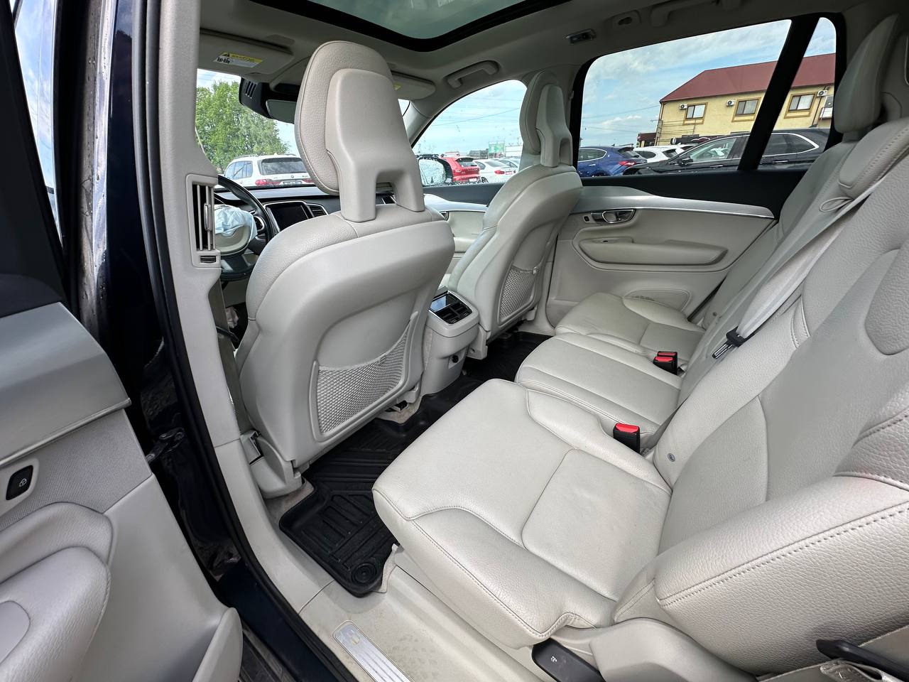 2016 VOLVO XC90 T6 MOMENTUM