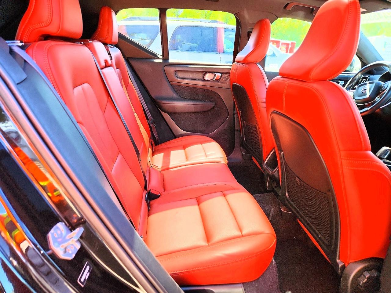 2019 VOLVO XC40 T5 MOMENTUM