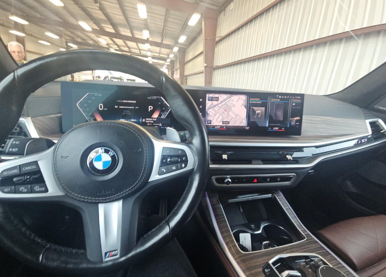 2023 BMW X7 40i M-SPORT