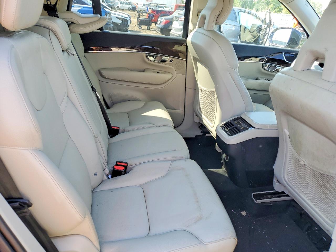 2016 VOLVO XC90 T6