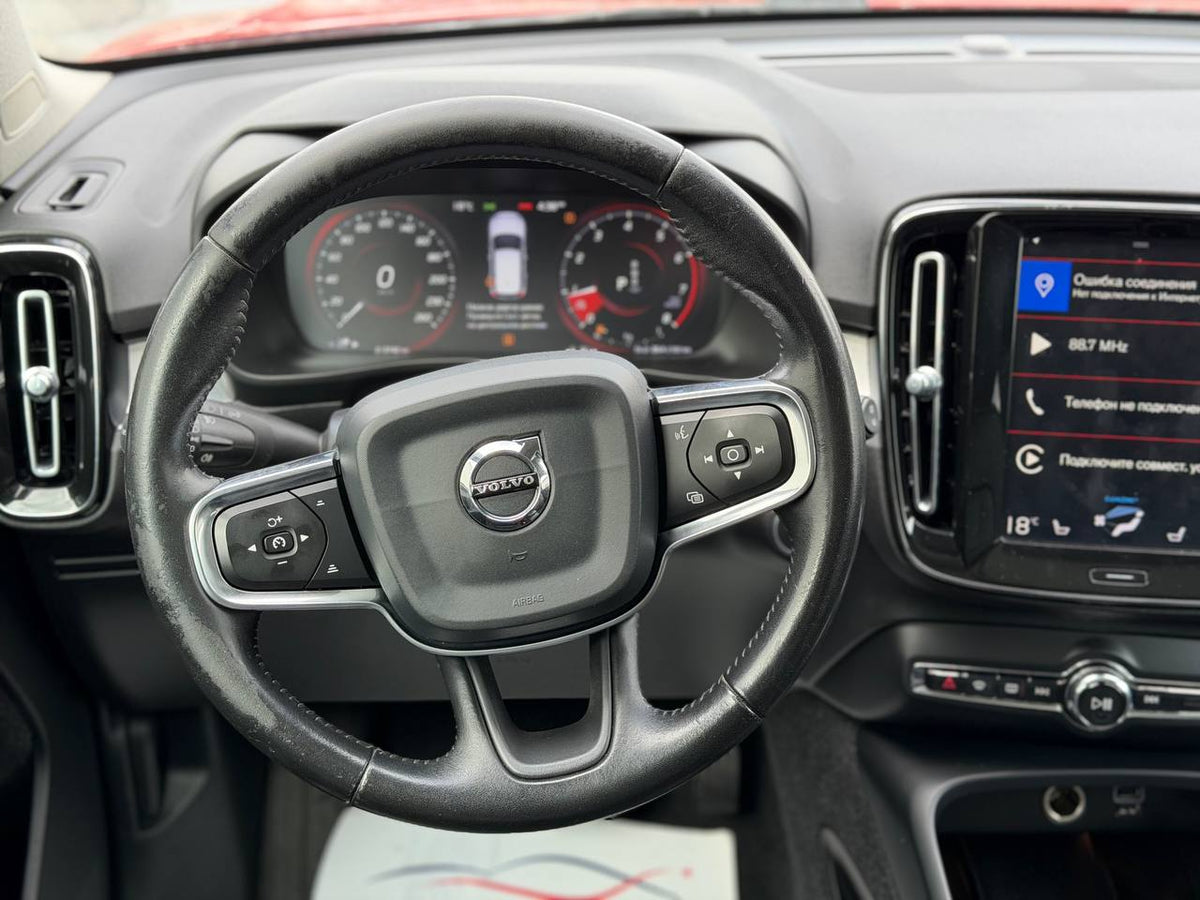 2019 VOLVO XC40 T5 MOMENTUM